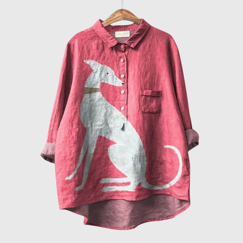 SOFIA – SPEELSE HONDENPRINT BLOUSE