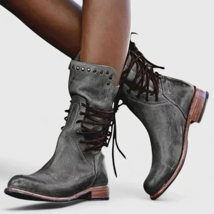 EMMA – STUDDED VETERLAARZEN