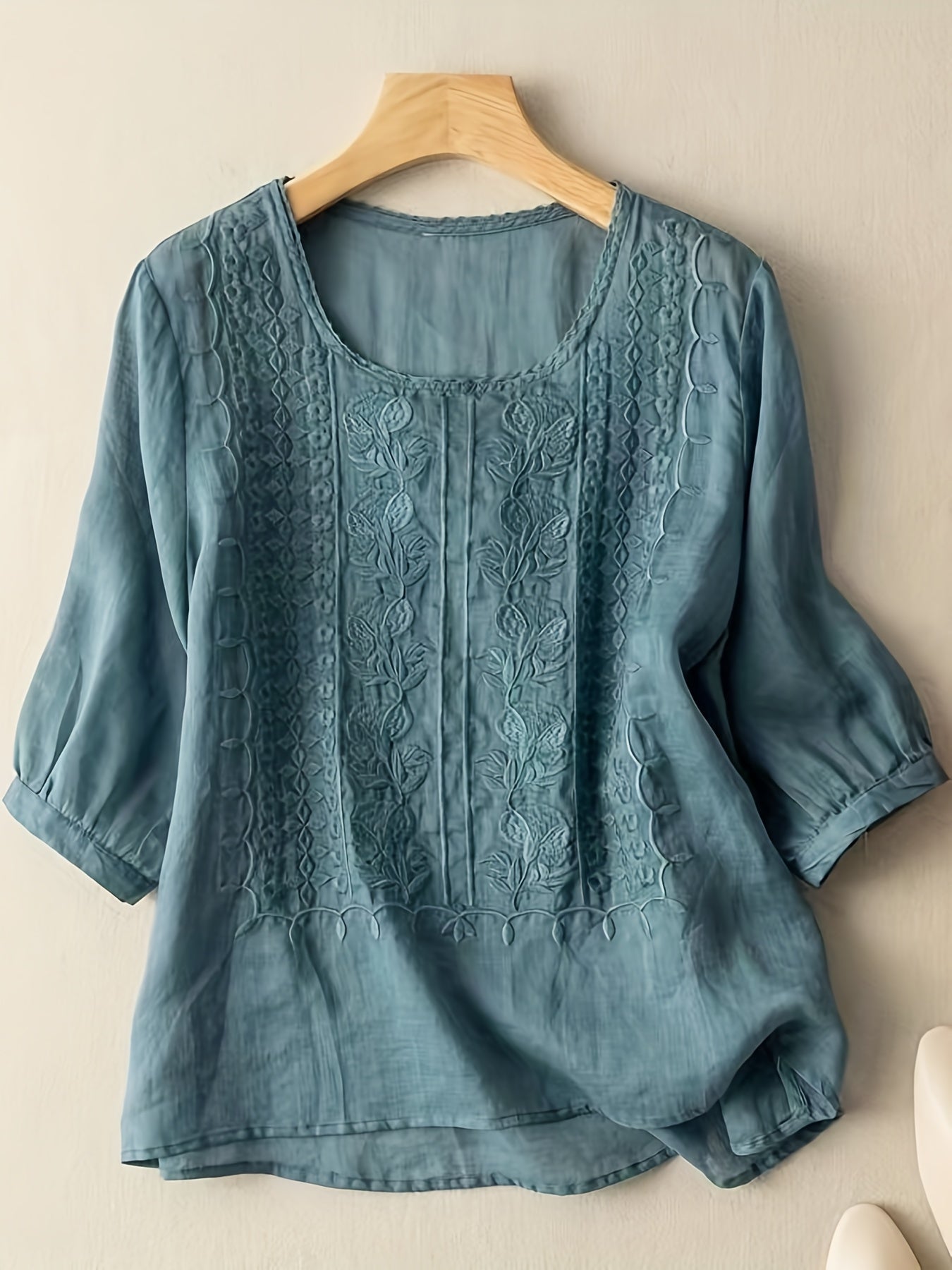 NATALIE – TIJDLOZE ELEGANTIE GEBORDUURDE BLOUSE