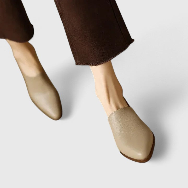 CLAIRE – MODERNE KLASSIEKE SCHOENEN MET LAGE HAK