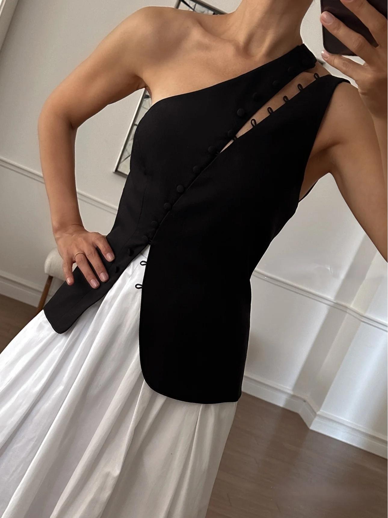 ARIELLE – MODERNE ASYMMETRISCHE ONE-SHOULDER TOP